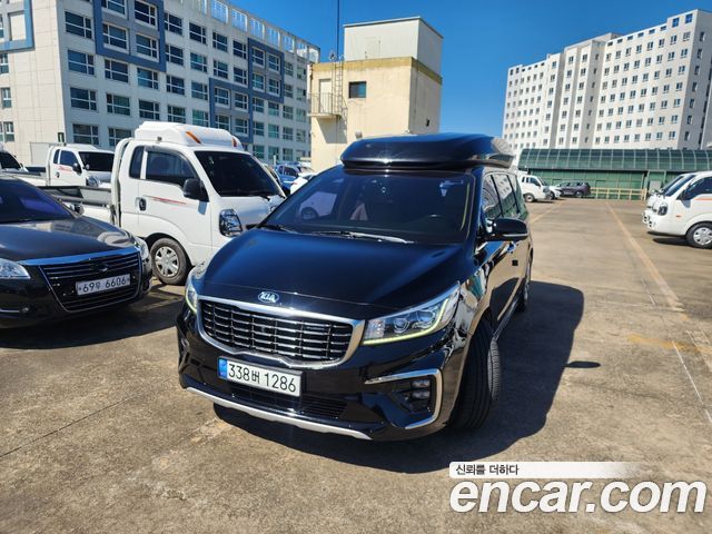Kia Carnival 9-Seater Hi-Limousine Noblesse Special — пробег 261 456 км — фото 2 из 5