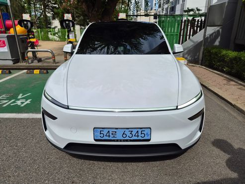 Tesla Model Y Premium RWD — пробег 720 км — фото 1 из 5