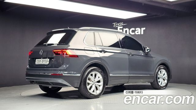 Volkswagen Tiguan 2.0 TDI Premium — пробег 84 556 км — фото 2 из 5