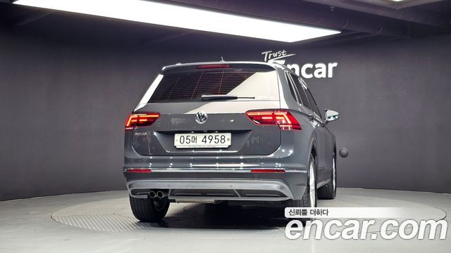 Volkswagen Tiguan 2.0 TDI Premium — пробег 84 556 км — фото 4 из 5