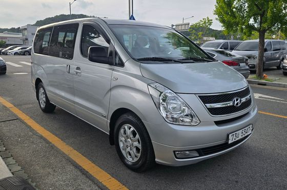 Hyundai Starex 12-Seater Wagon CVX Luxury — пробег 59 134 км — фото 3 из 5