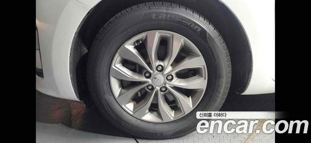 Kia Carnival 11-Seater Deluxe — пробег 200 000 км — фото 5 из 5