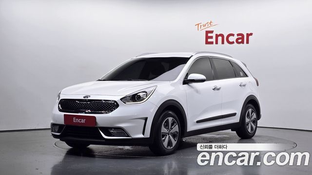Kia Niro Prestige — пробег 124 813 км — фото 1 из 5