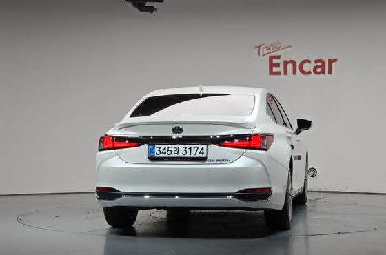 Lexus ES Luxury Plus — пробег 22 339 км — фото 4 из 5