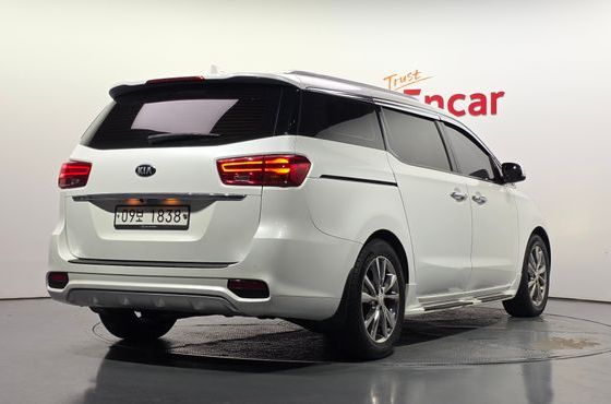 Kia Carnival 9-Seater Prstige — пробег 119 400 км — фото 2 из 5