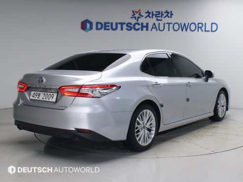 Toyota Camry 2.5 XLE Hybrid — пробег 49 502 км — фото 2 из 5