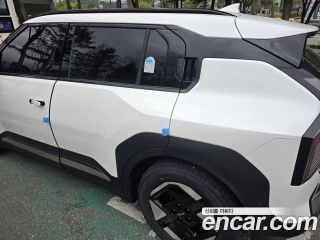 Kia EV3 Long Range 2WD Earth — пробег 5 780 км — фото 2 из 5