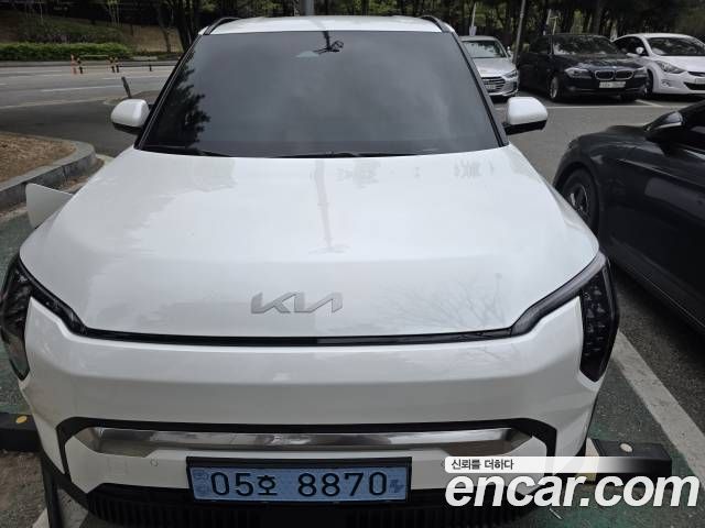 Kia EV3 Long Range 2WD Earth — пробег 5 780 км — фото 3 из 5
