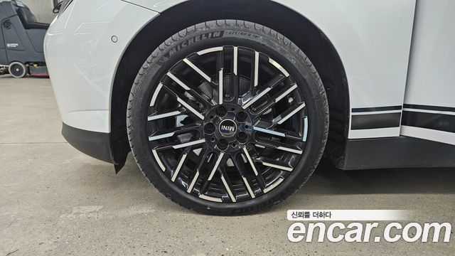Mini Cooper SE Favoured — пробег 10 262 км — фото 5 из 5
