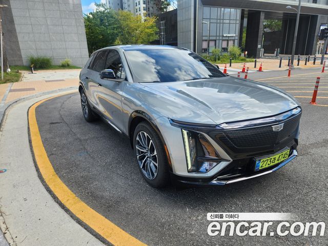 Cadillac Lyriq Sport — пробег 16 000 км — фото 2 из 5