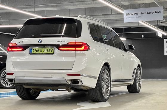 BMW X7 xDrive 40i Design Pure Excellence 7-Seater — пробег 7 023 км — фото 2 из 5
