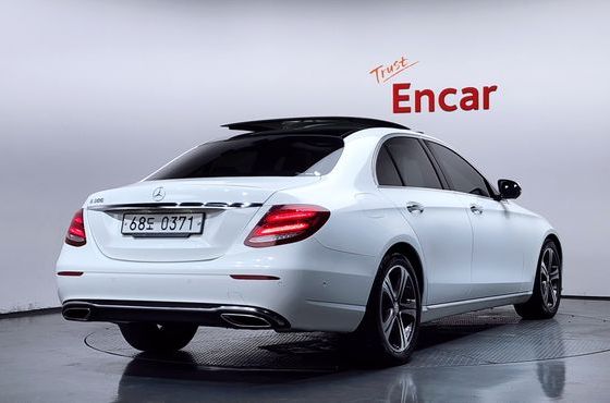 Mercedes-Benz E-Class E300 Avantgarde — пробег 108 887 км — фото 2 из 5