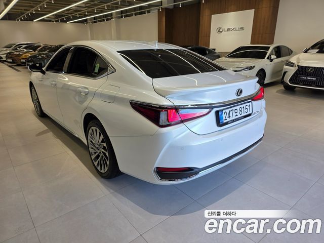 Lexus ES Luxury Plus — пробег 18 045 км — фото 2 из 5