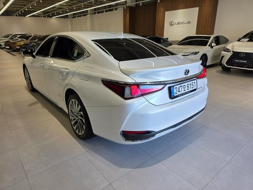 Lexus ES Luxury Plus — пробег 18 045 км — фото 2 из 5