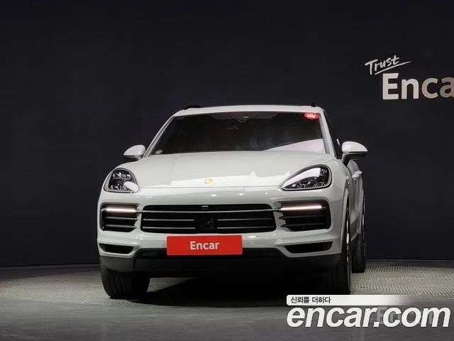 Porsche Cayenne 3.0 E-HYBRID PLATINUM EDITION — пробег 33 500 км — фото 3 из 5