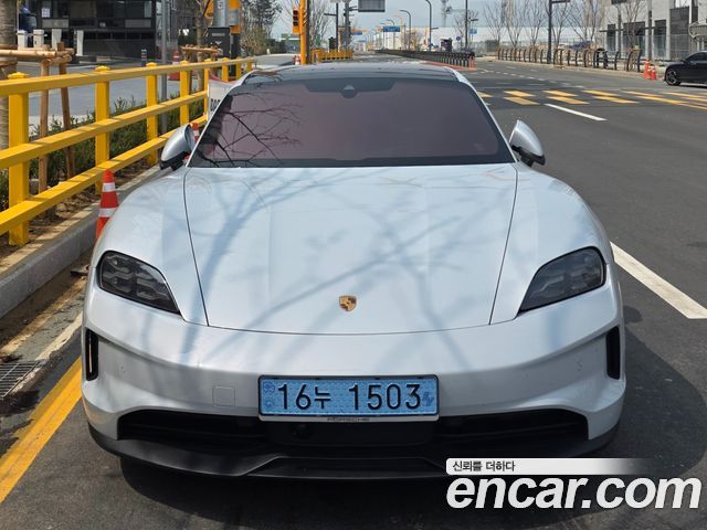 Porsche Taycan Base 4 — пробег 34 000 км — фото 1 из 5