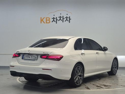 Mercedes-Benz E-Class E220d 4MATIC AMG Line — пробег 56 536 км — фото 4 из 5