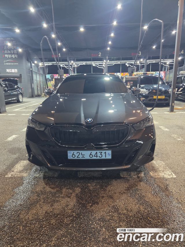 BMW i5 eDrive 40 M Sport Pro — пробег 104 000 км — фото 1 из 5