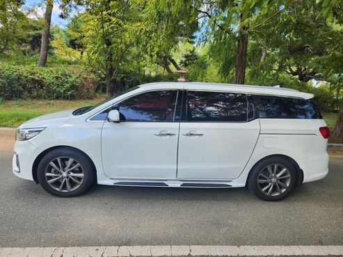 Kia Carnival 9-Seater Noblesse Special — пробег 174 450 км — фото 3 из 5