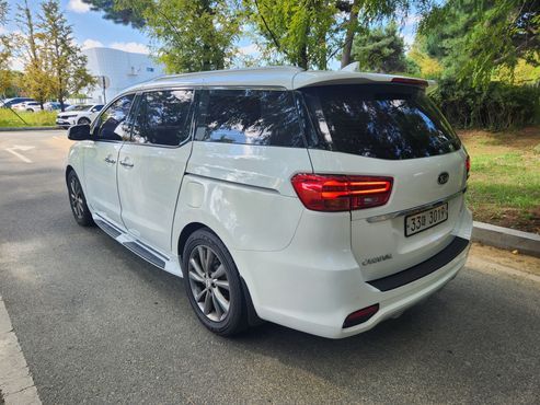 Kia Carnival 9-Seater Noblesse Special — пробег 174 450 км — фото 4 из 5