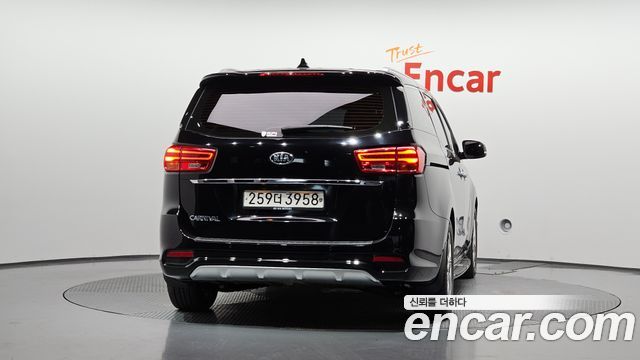 Kia Carnival из Кореи Encar