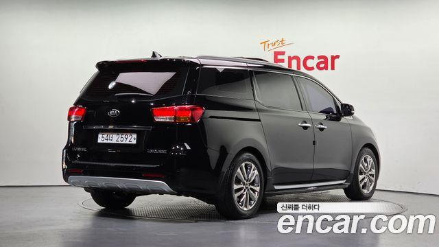 Kia Carnival 9-seater Noblesse — пробег 215 738 км — фото 2 из 5