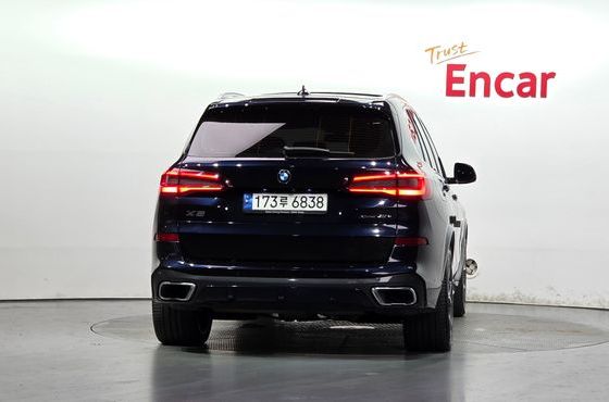 BMW X5 xDrive 45e M Sport — пробег 79 048 км — фото 4 из 5