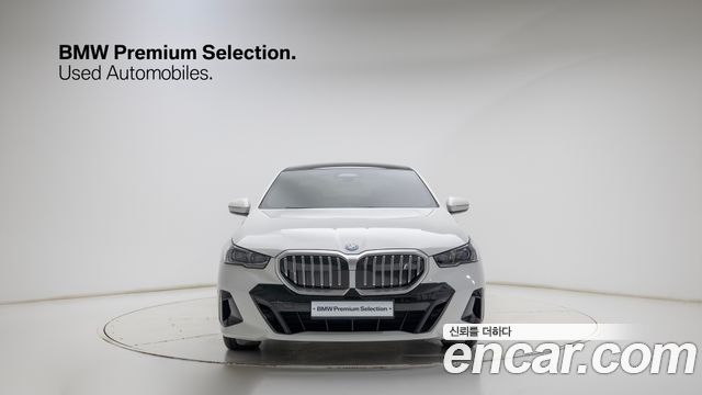 BMW i5 eDrive 40 M Sport — пробег 4 035 км — фото 3 из 5