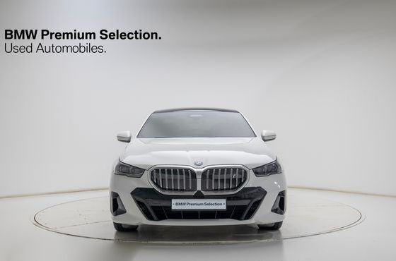 BMW i5 eDrive 40 M Sport — пробег 4 035 км — фото 3 из 5