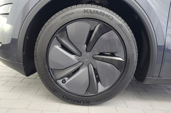Tesla Model Y Premium Long Range AWD — пробег 8 486 км — фото 5 из 5