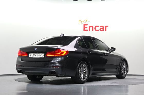 BMW 5-Series 520i M Sport — пробег 74 782 км — фото 2 из 5