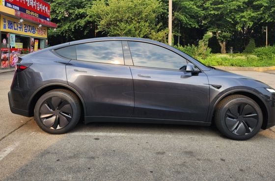 Tesla Model Y Premium RWD — пробег 860 км — фото 3 из 5