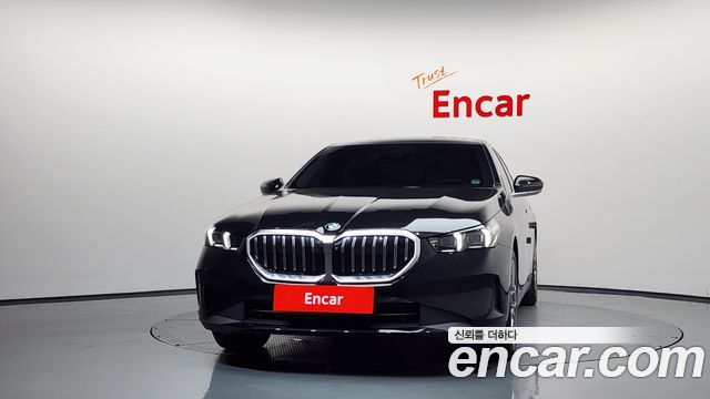 BMW 5-Series 530i xDrive — пробег 15 800 км — фото 3 из 5