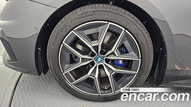 BMW i5 eDrive 40 M Sport — пробег 53 769 км — фото 5 из 5