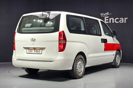 Hyundai Starex 12-Seater Wagon CVX Value — пробег 75 960 км — фото 2 из 5