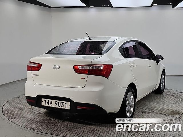 Kia pride 1.6 GDI Sedan Luxury — пробег 145 000 км — фото 4 из 5