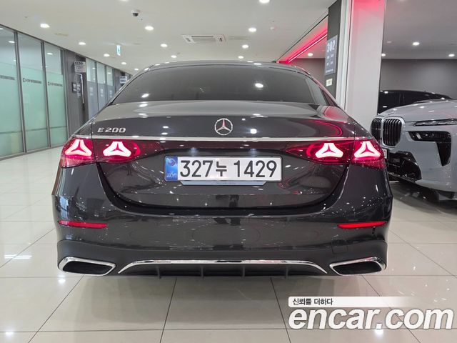 Mercedes-Benz E-Class E200 AMG Line — пробег 2 043 км — фото 4 из 5