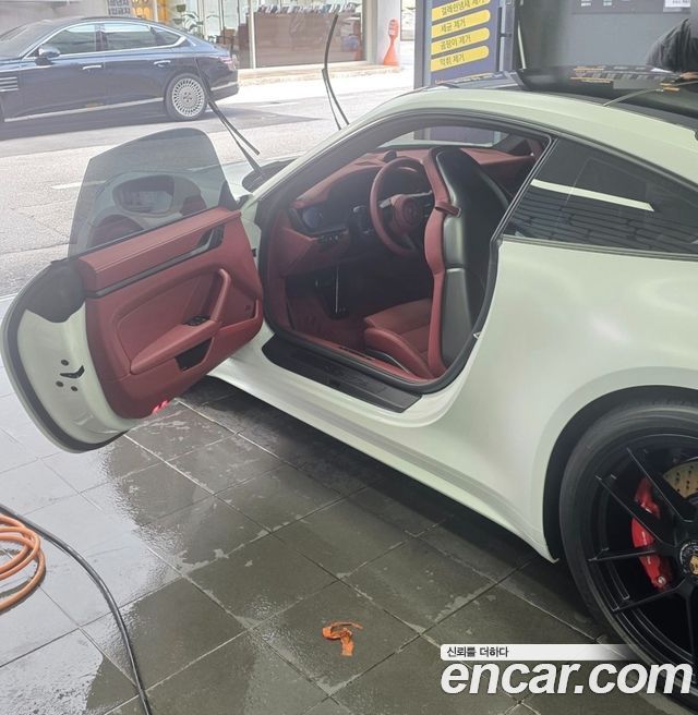 Porsche 911 Carrera GTS — пробег 5 700 км — фото 4 из 5