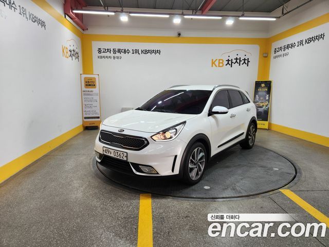 Kia Niro Prestige — пробег 71 467 км — фото 1 из 5
