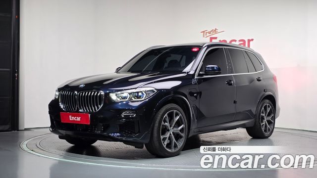 BMW X5 xDrive 45e M Sport — пробег 94 811 км — фото 1 из 5
