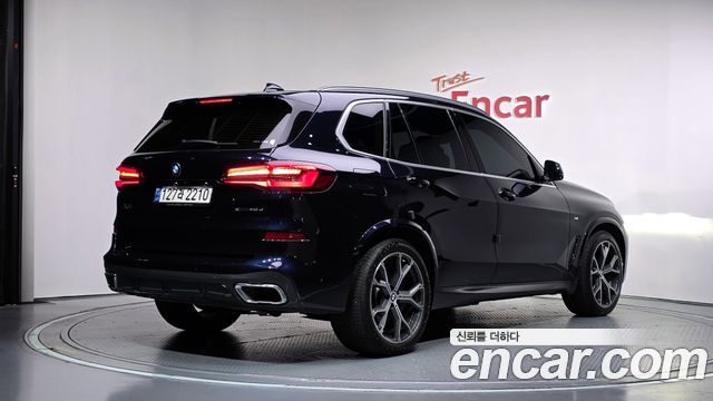 BMW X5 xDrive 45e M Sport — пробег 94 811 км — фото 2 из 5