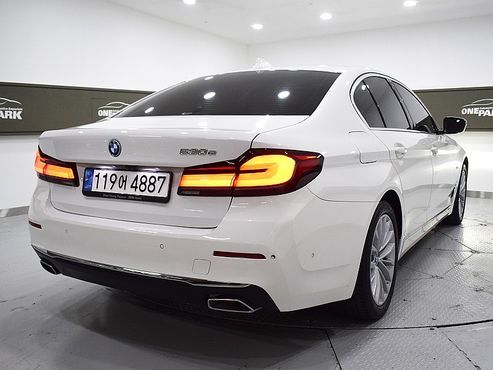 BMW 5-Series 530e Luxury — пробег 27 432 км — фото 3 из 5