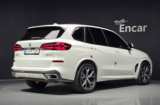BMW X5 xDrive 40i M Sport — пробег 8 121 км — фото 2 из 5