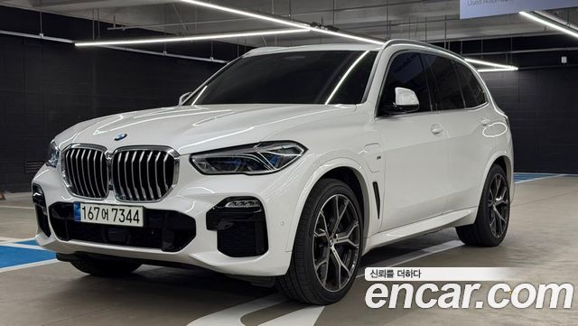 BMW X5 xDrive 45e M Sport — пробег 60 700 км — фото 1 из 5