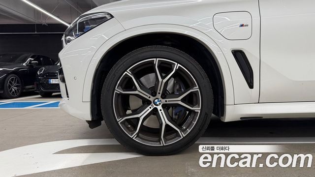 BMW X5 xDrive 45e M Sport — пробег 60 700 км — фото 5 из 5