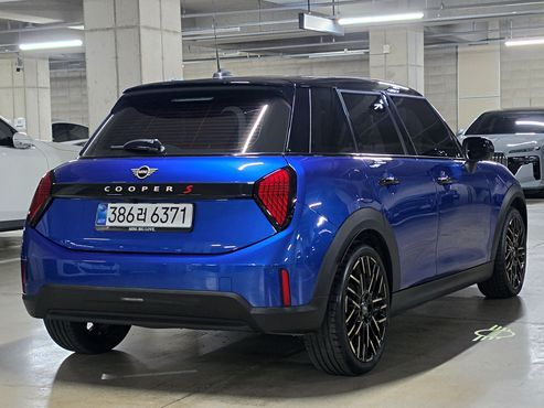 Mini Cooper 5 Door Favoured — пробег 9 860 км — фото 2 из 5