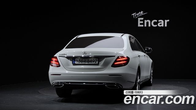 Mercedes-Benz E-Class из Кореи Encar