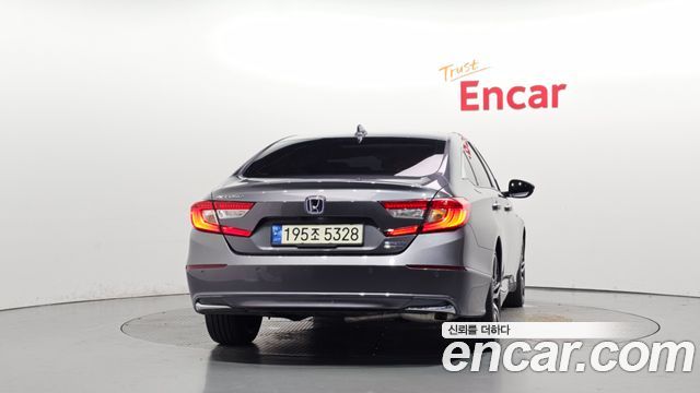 Honda Accord 2.0 Hybrid Touring — пробег 64 716 км — фото 4 из 5