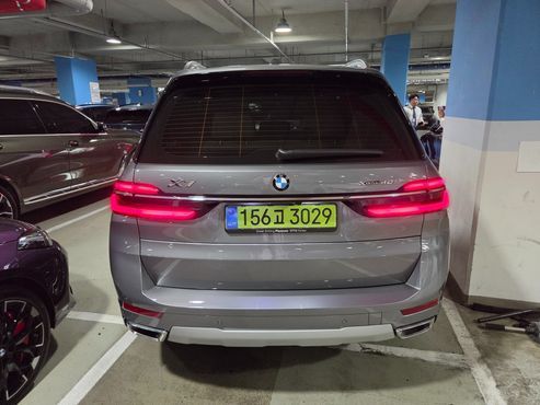 BMW X7 xDrive 40i Design Pure Excellence 7-Seater — пробег 4 036 км — фото 4 из 5
