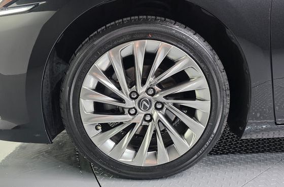 Lexus ES Luxury Plus — пробег 56 370 км — фото 5 из 5